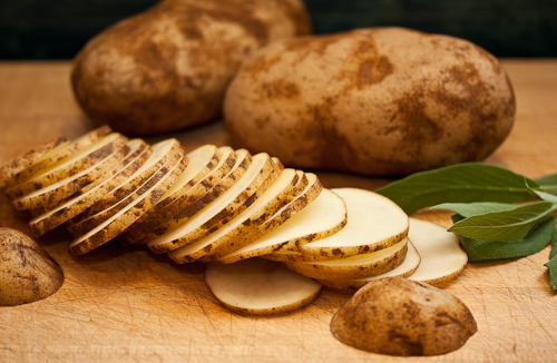 Remove sun tan with potatoes Remove sun tan with potatoes
